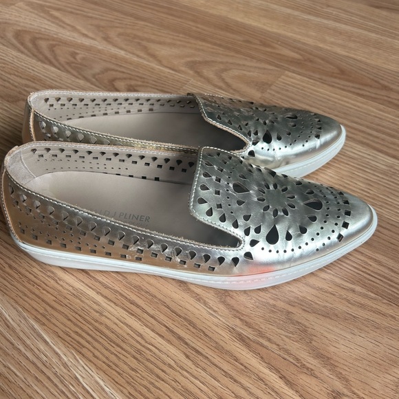 Donald J. Pliner slip ons | Metallic Collection | Gold | Size 5 - Picture 9 of 9